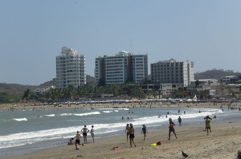 Beach at Playas (General Villamil), Ecuador — open Pacific horizon